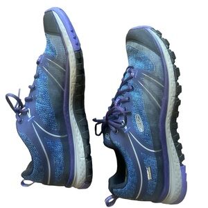 Keen waterproof hiking shoe size 8.5